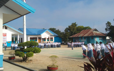Upacara Peringatan HUT RI yang Ke-79 di SMKN 1 Kolaka Timur
